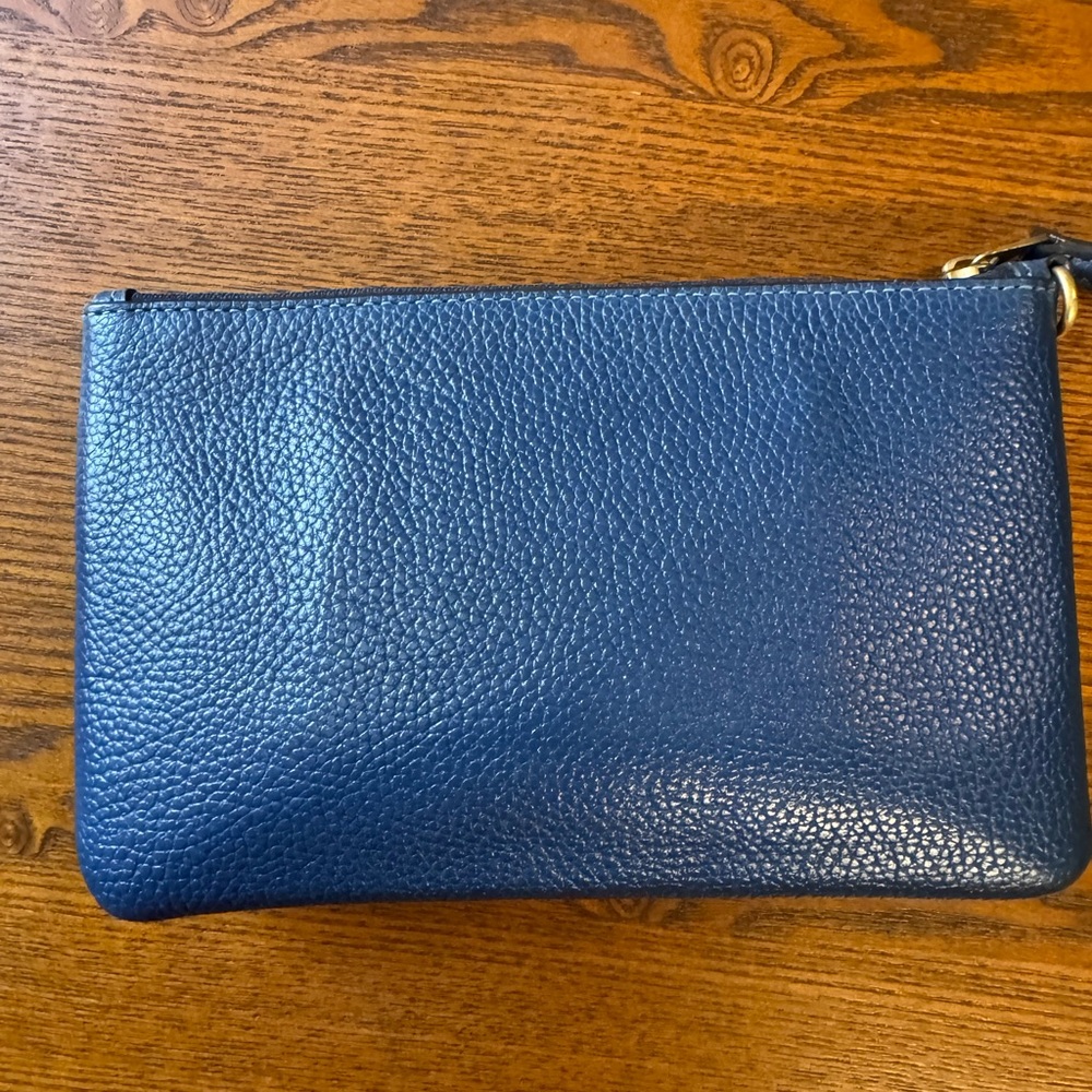 Coach Navy Leather Pouch Zip Clutch Gold Logo Minimalist Chic Travel wallet chic - Picture 4 of 8